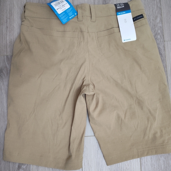 Columbia Khaki Shorts - Picture 3 of 3